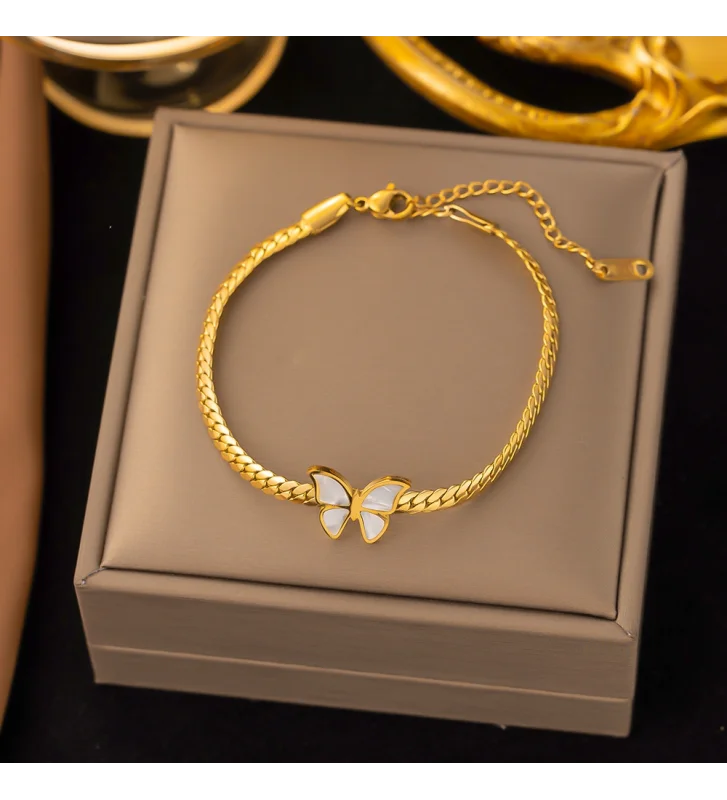 Pulsera Dorada con Mariposa Nácar